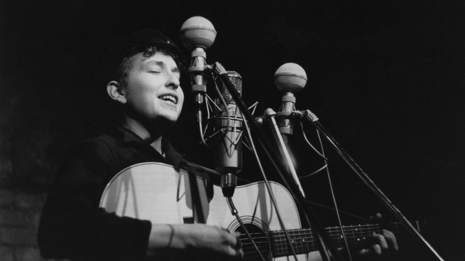 5 canciones que llevan a los boomers de regreso al campamento de verano