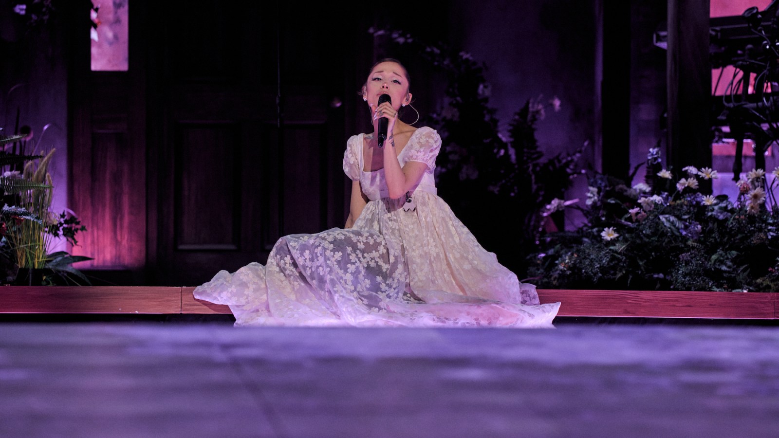 Ariana Grande hace un gran regreso con la apertura de la gira 'Eternal Sunshine'