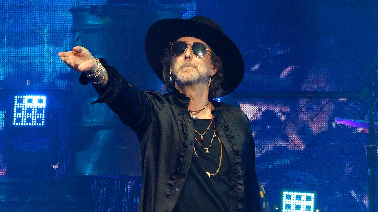 Black Crowes enfrenta una reacción violenta después de cerrar el cántico de EE. UU. En un show de Tampa