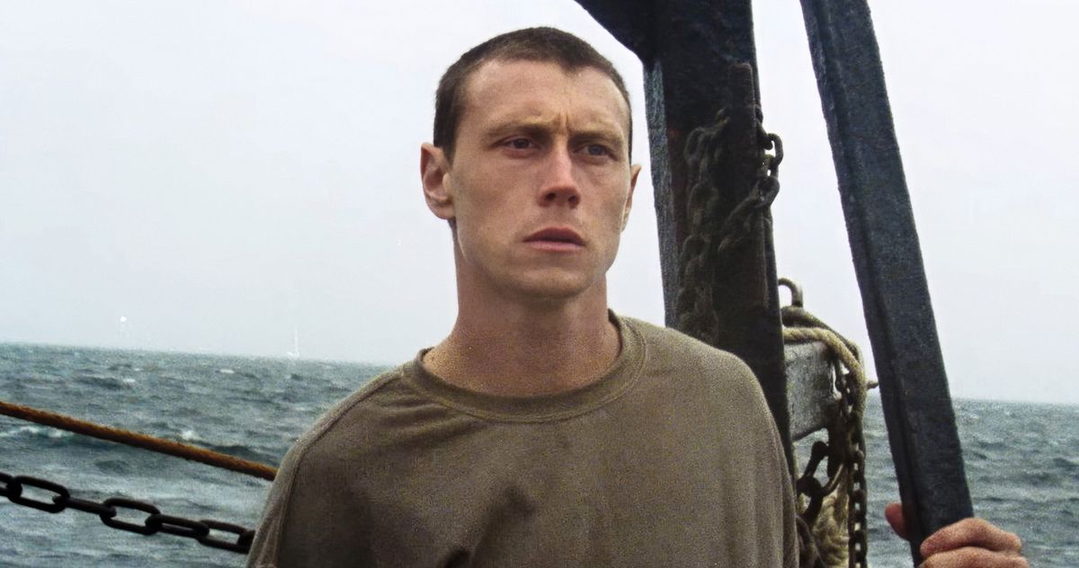 Callum Turner y George MacKay montan la rosa de Nevada