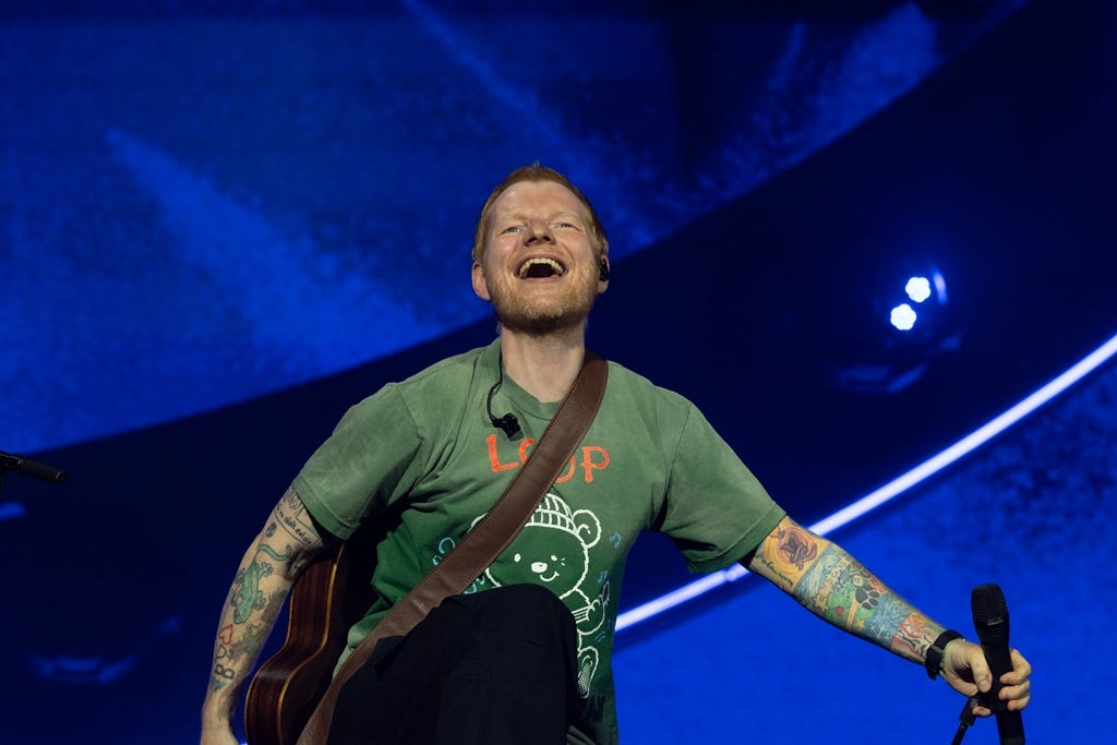 Ed Sheeran abre LOOP Tour, insinúa una pausa para hacer 'lo de papá'