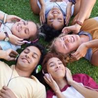 El alcance de la publicidad de la radio AM/FM está creciendo entre los adolescentes. | Historia