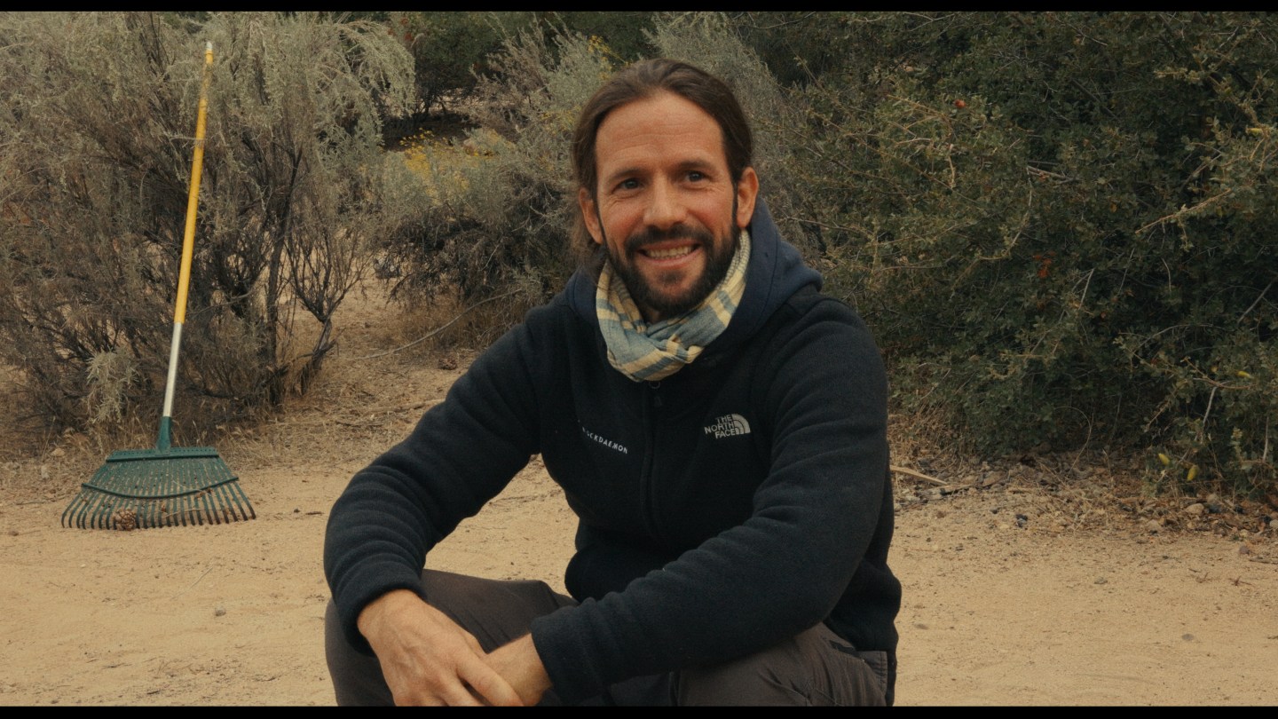 El fallecido actor Christian Oliver aparece en el documental espiritual 'Vision Quest'