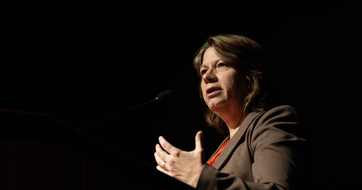 El liderazgo de UT Austin despide a la gerente general de KUT, Debbie Hiott