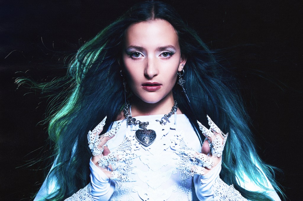 Entrevista de Au/Ra: Nuevo álbum 'Heartcore', giras y fandom del anime