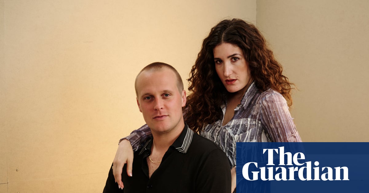 'Es muy difícil en ambas direcciones': John Early y Kate Berlant hablan de hacerte reír y llorar en una nueva sátira de influencers | Películas de comedia