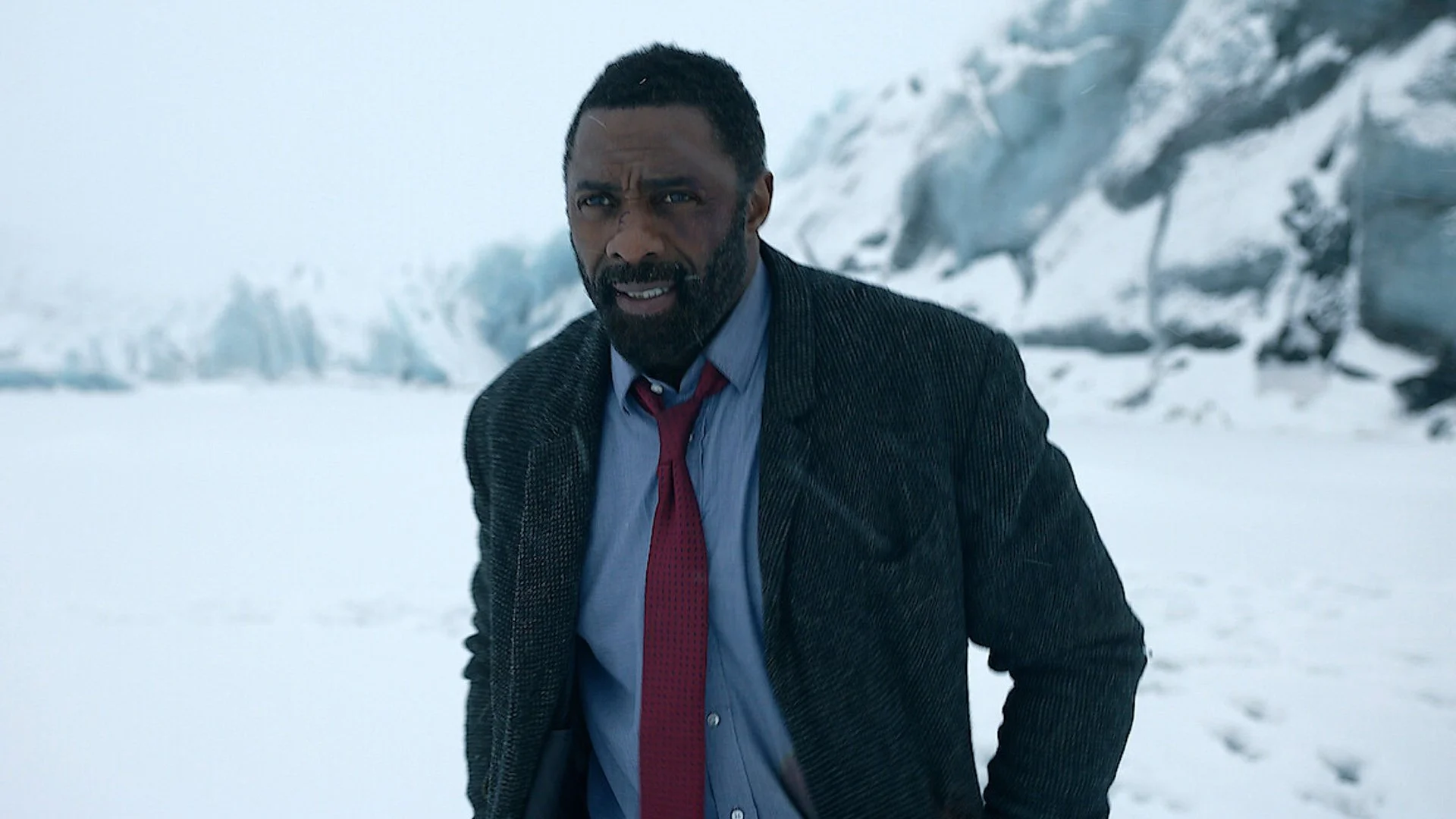 Idris Elba aborda los rumores de James Bond y explica por qué no se debería "despertar" a 007 - GeekTyrant