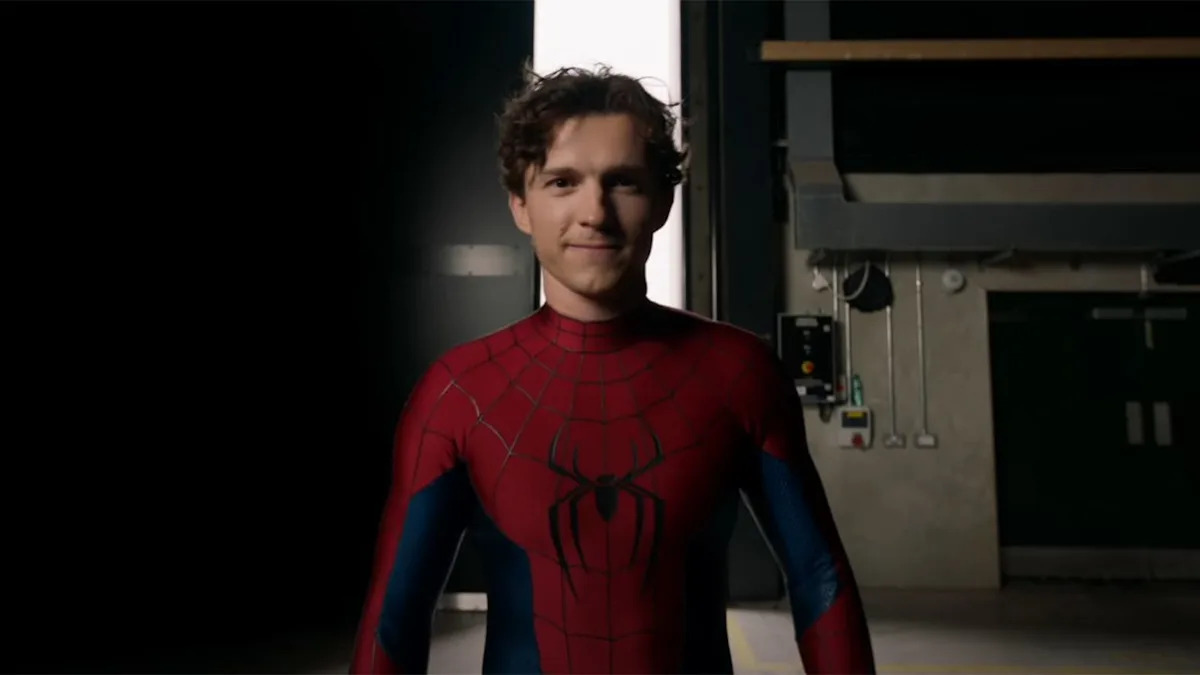 Internet no deja de meterse con Marvel después de que Tom Holland compartiera sus impresiones sobre los platós de Christopher Nolan en comparación