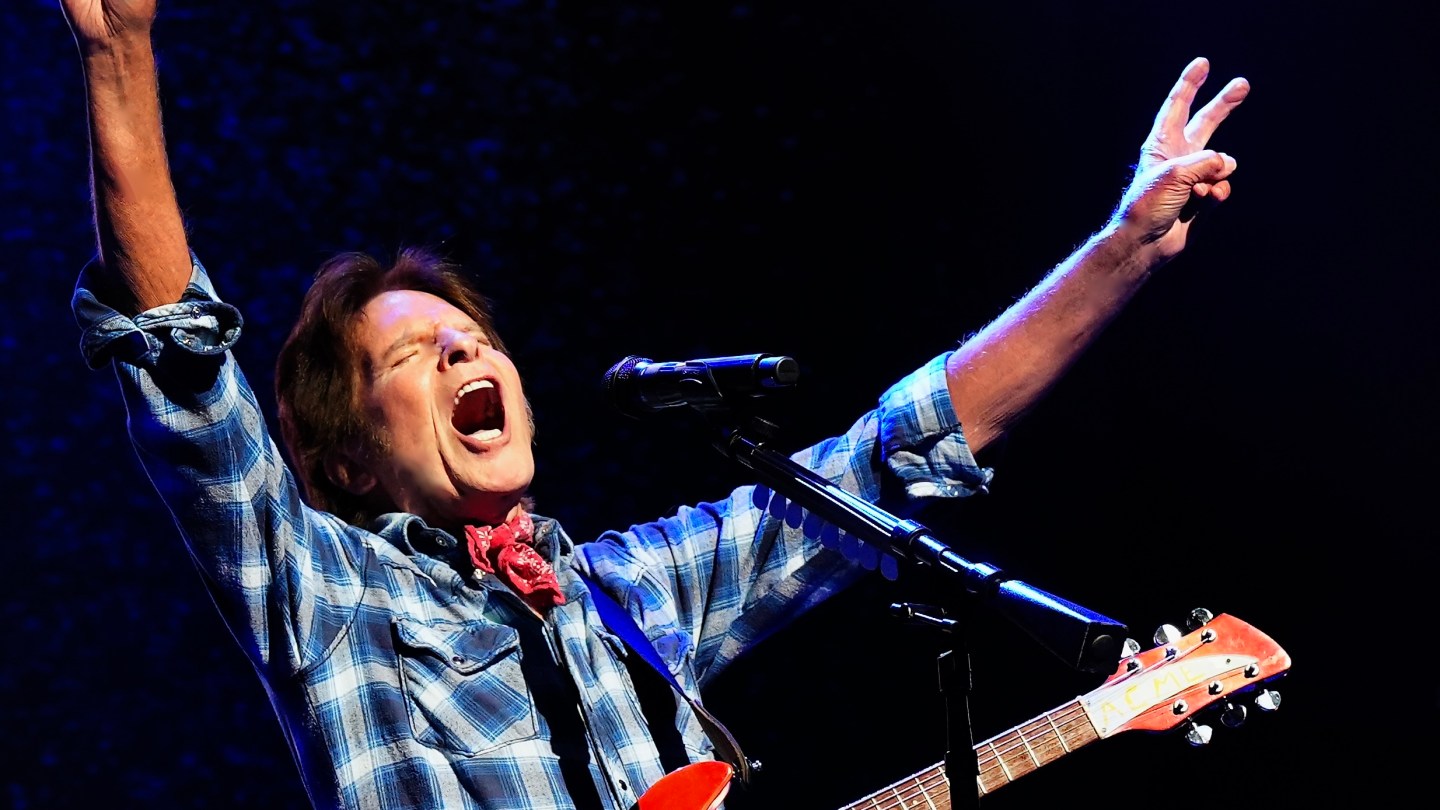 John Fogerty dice que estaría dispuesto a vender su catálogo