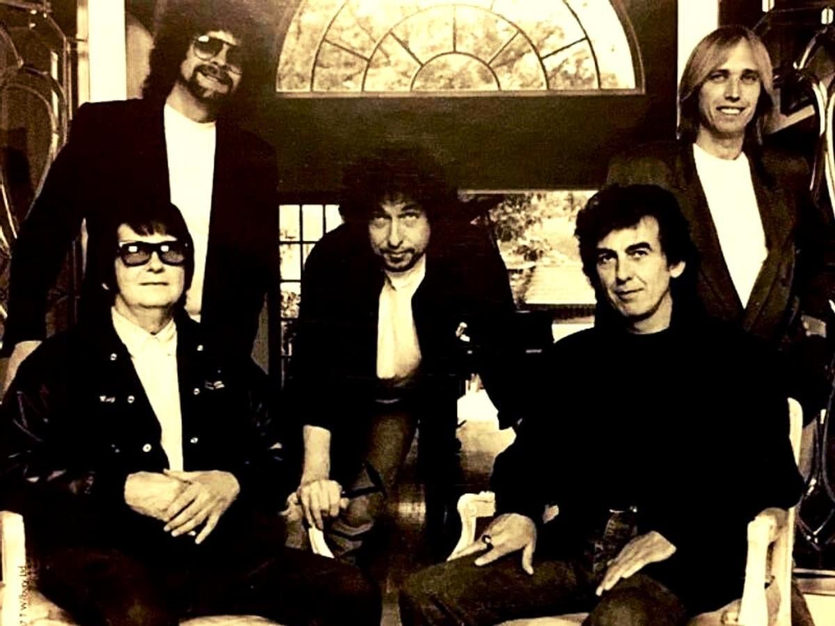 La "tonta" canción de Travelling Wilburys de 1991 solo pretendía ser una broma
