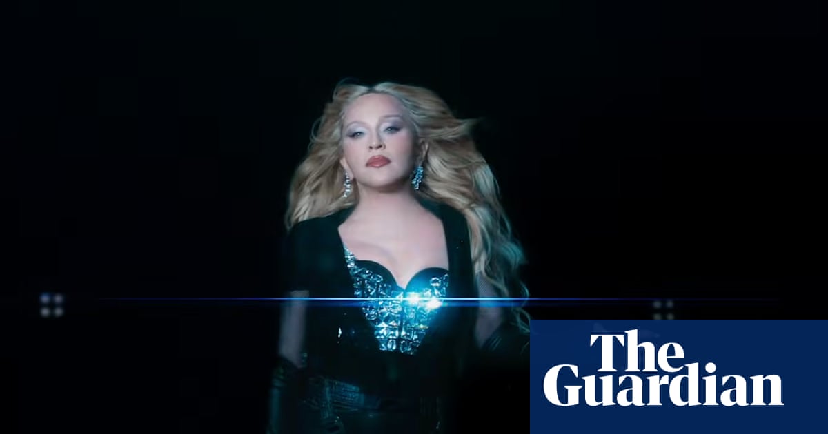 Láseres de vagina, plátanos y un Cumberbatch incómodo: 10 momentos sorprendentes en el nuevo video de Madonna | Virgen