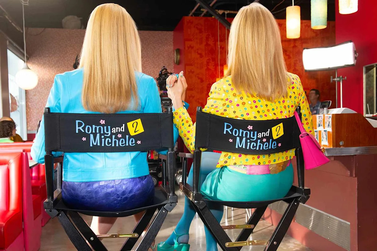 Lisa Kudrow y Mira Sorvino regresan para la secuela de “Romy and Michele”, ahora filmándose para su lanzamiento en Hulu