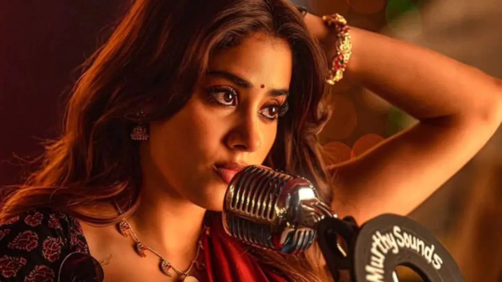 Los creadores de Peddi enfrentan críticas por la 'objetivación' de Janhvi Kapoor, Internet lo llama "vulgar"