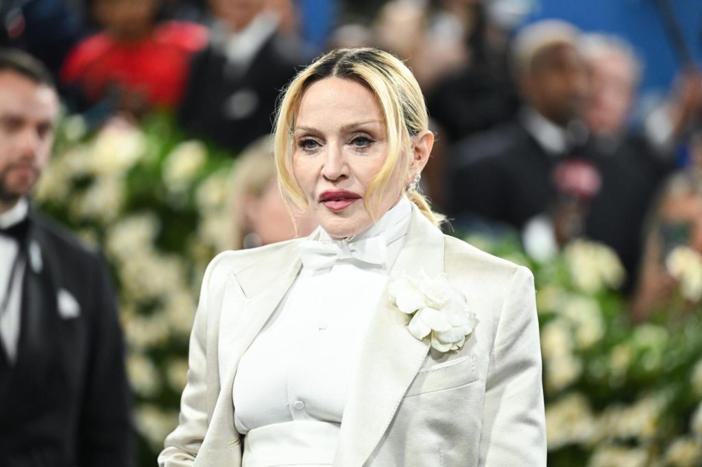 Madonna dice que 'Confessions II' nació de retrasos en la película biográfica