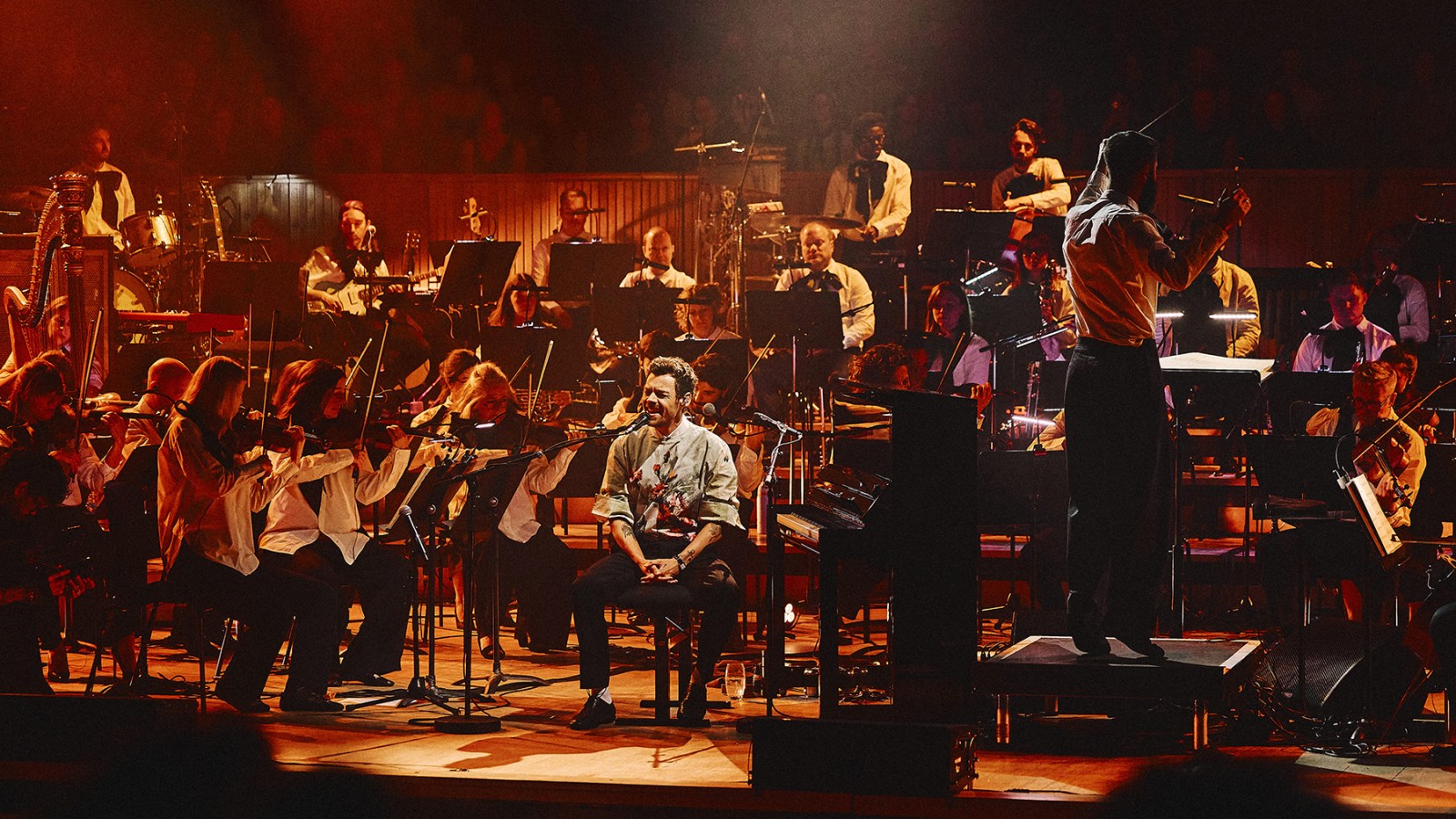 Mira a Harry Styles versionar 'Bridge Over Troubled Water' en el Meltdown Fest