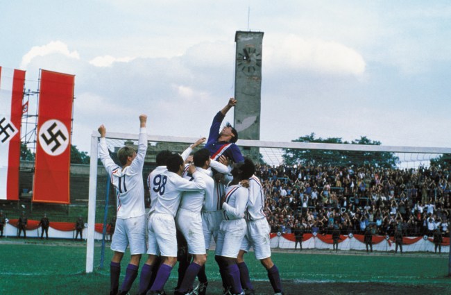 Mire 'Victory', la película de culto nazi sobre fútbol de John Huston, durante la Copa del Mundo