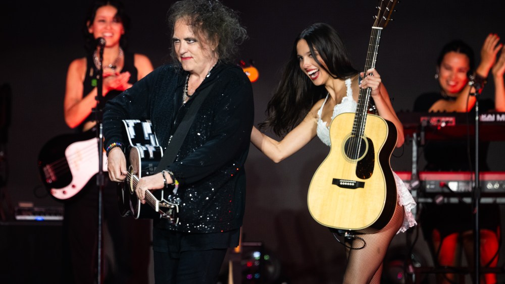 Olivia Rodrigo estrena dueto con Robert Smith, '¿Qué me pasa?