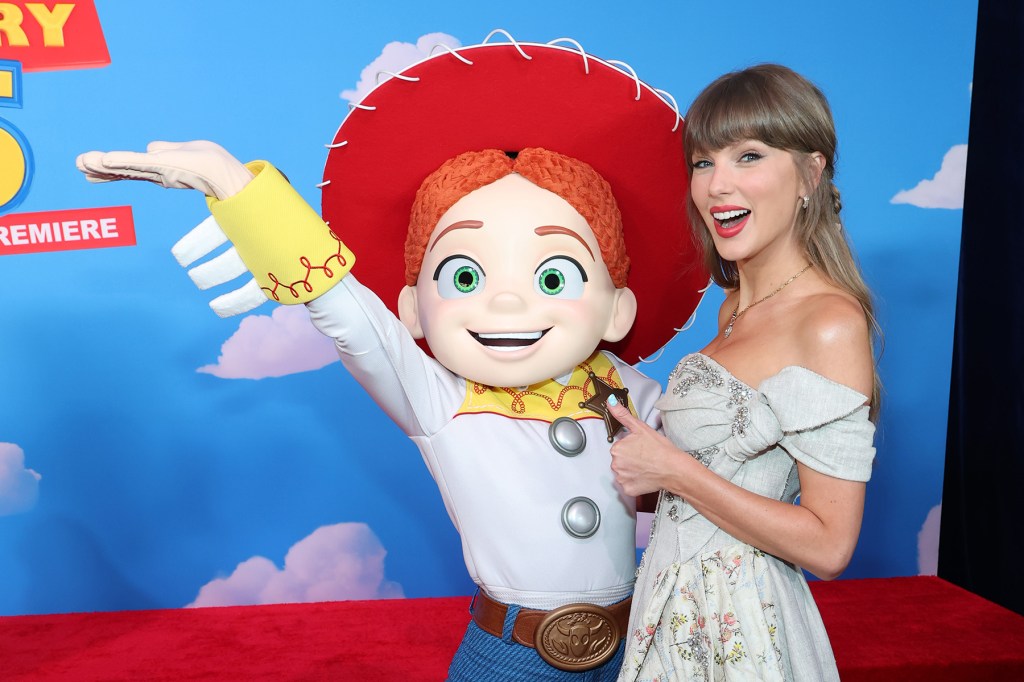 Resumen del estreno de 'Toy Story 5': Dentro del dueto de Taylor Swift y Randy Newman