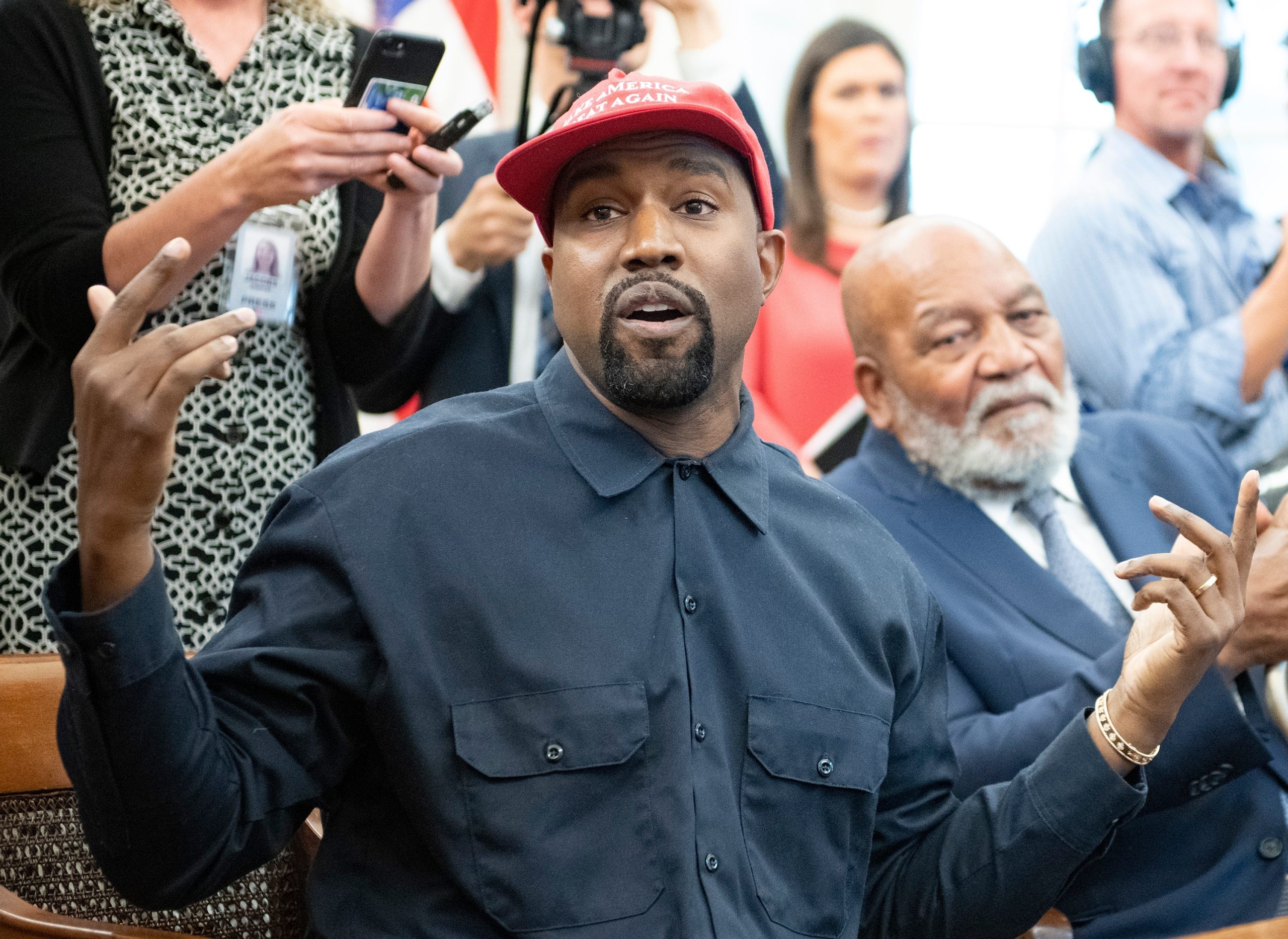 Rick Scott está presionando a Tampa Sports Authority para que cancele los espectáculos de Kanye West en el estadio Raymond James