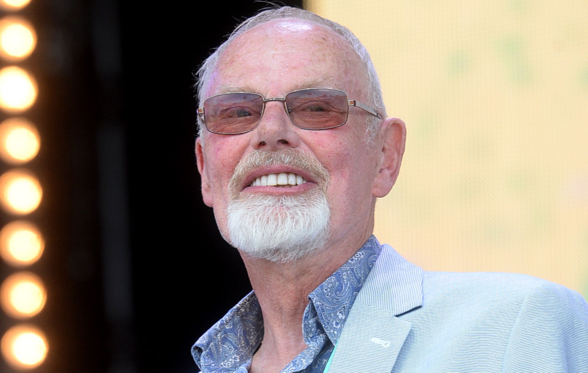 'Susurrando' Bob Harris dejará BBC Radio 2 después de 56 años por "mala salud": "Esta ha sido una de las decisiones más difíciles de mi vida"