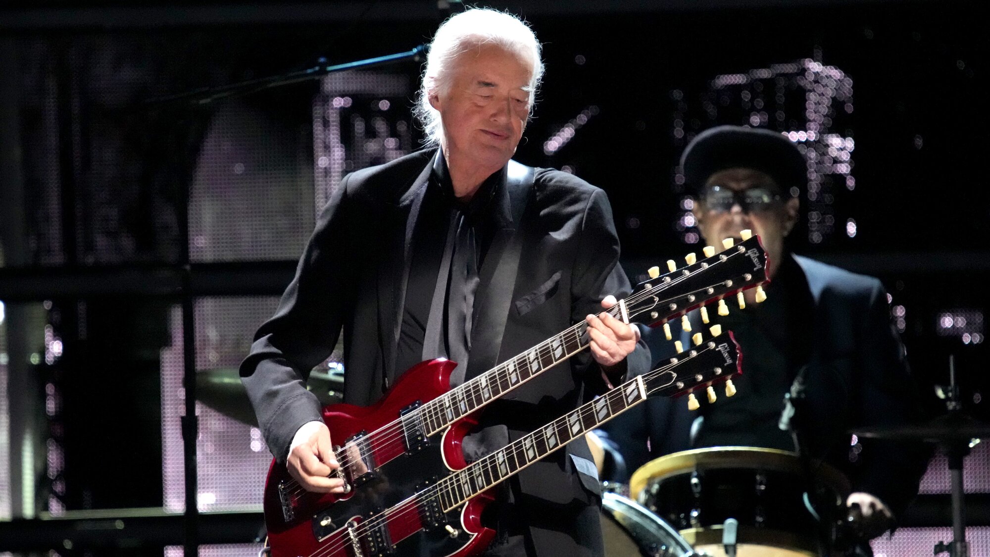 Un día como hoy de 2016, Jimmy Page defendió el riff más icónico de Led Zeppelin durante una demanda por derechos de autor que duró años