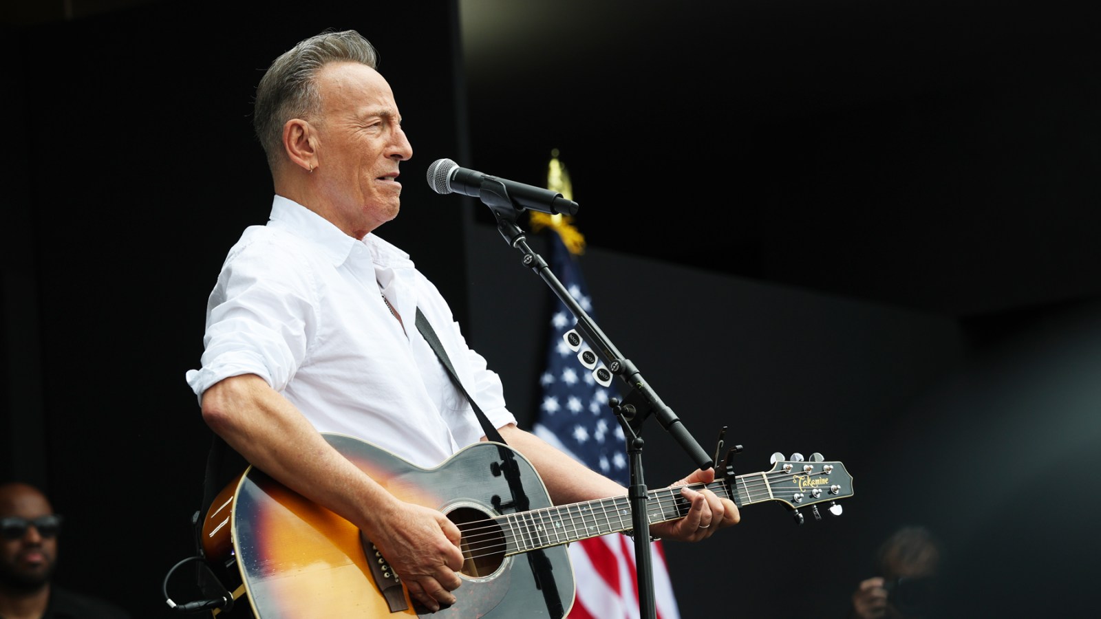 Vea a Bruce Springsteen cantar 'Tierra de esperanza y sueños' para Barack Obama