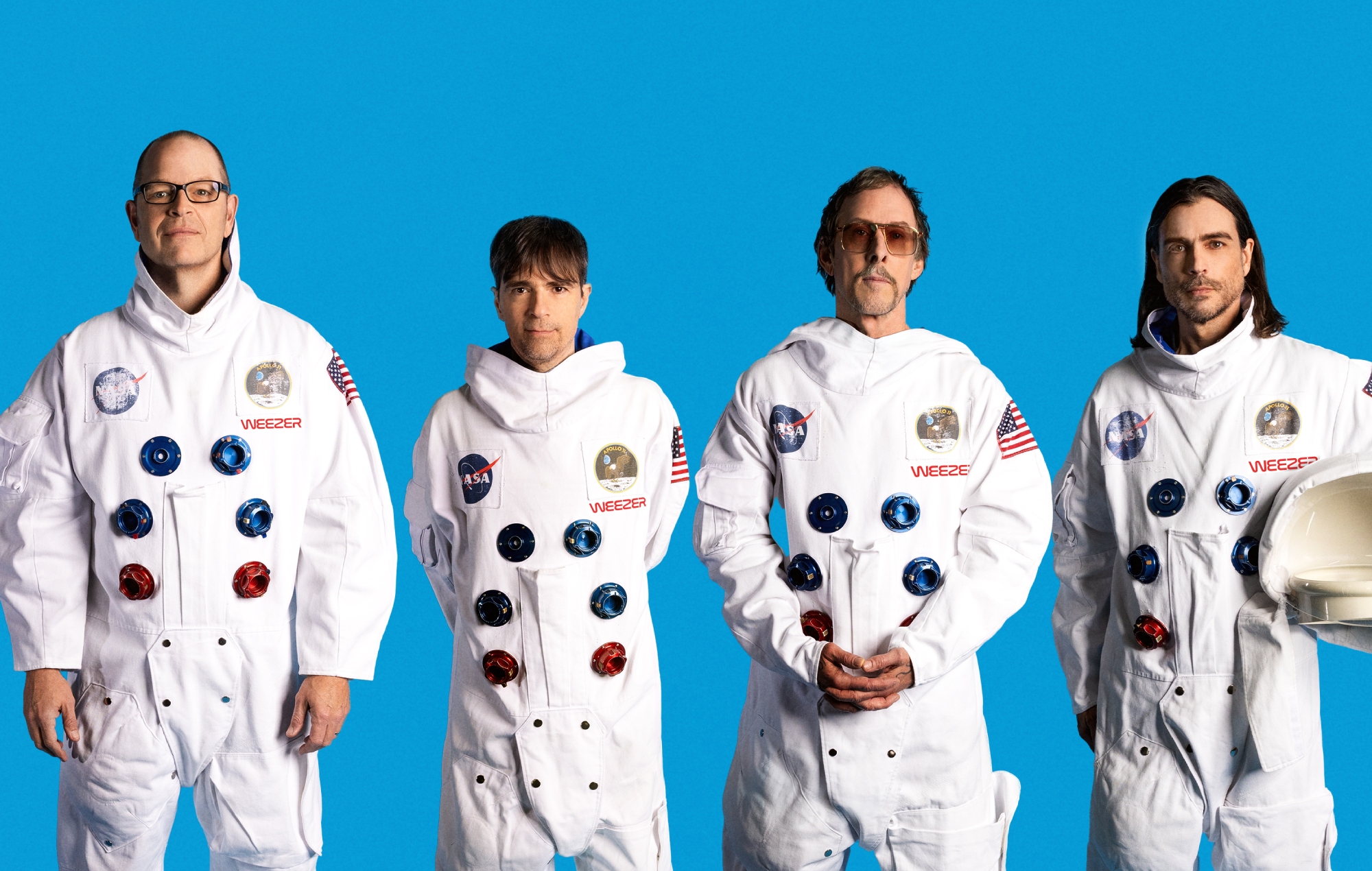 Weezer anuncia 'The Gold Album' con el triste sencillo 'We Might As Well Be Strangers' con Karly Hartzman del miércoles