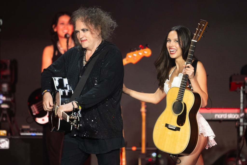 'What's Wrong With Me': Olivia Rodrigo y Robert Smith debutan a dúo en vivo